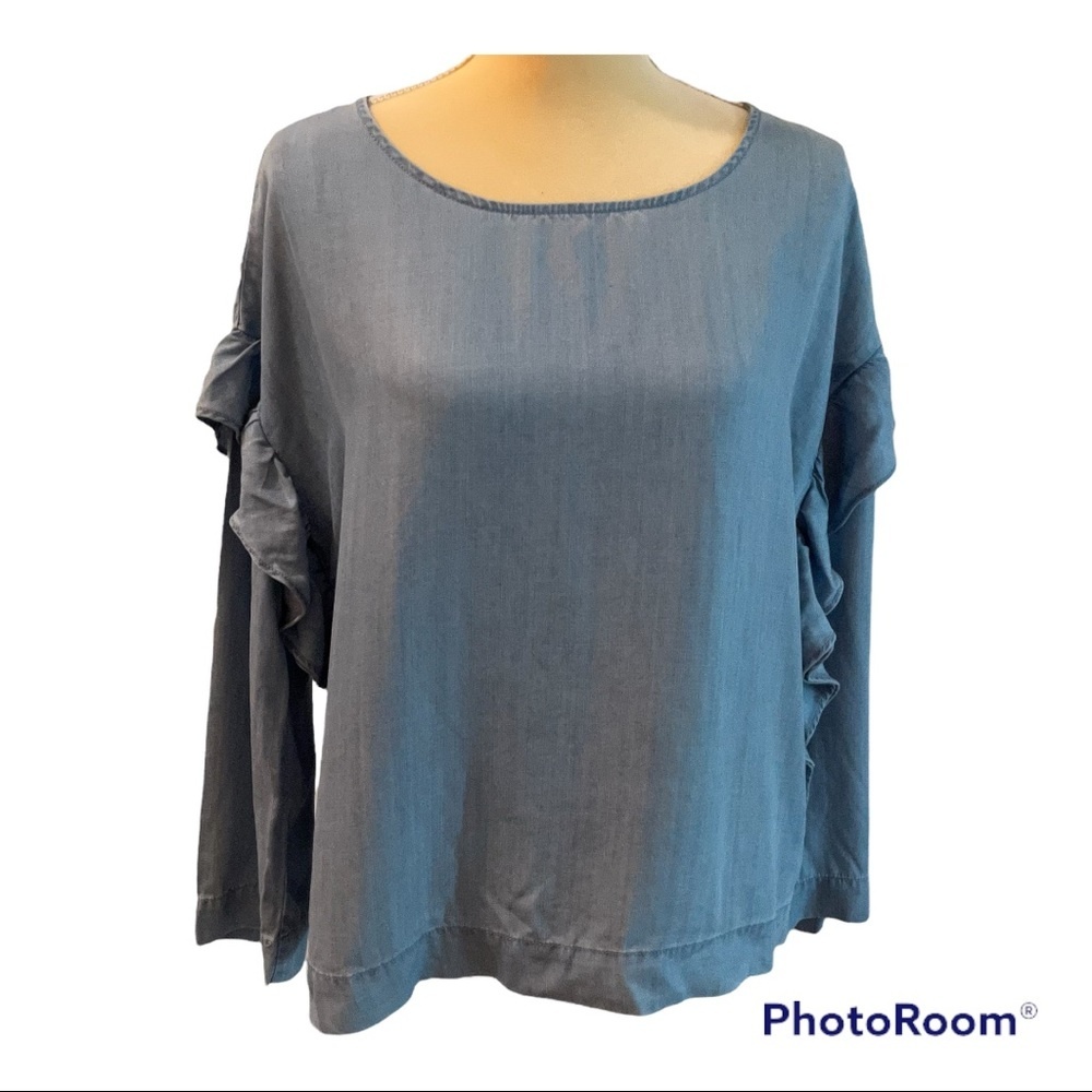 Two by Vince Camuto Chambray Ruffled shoulder top